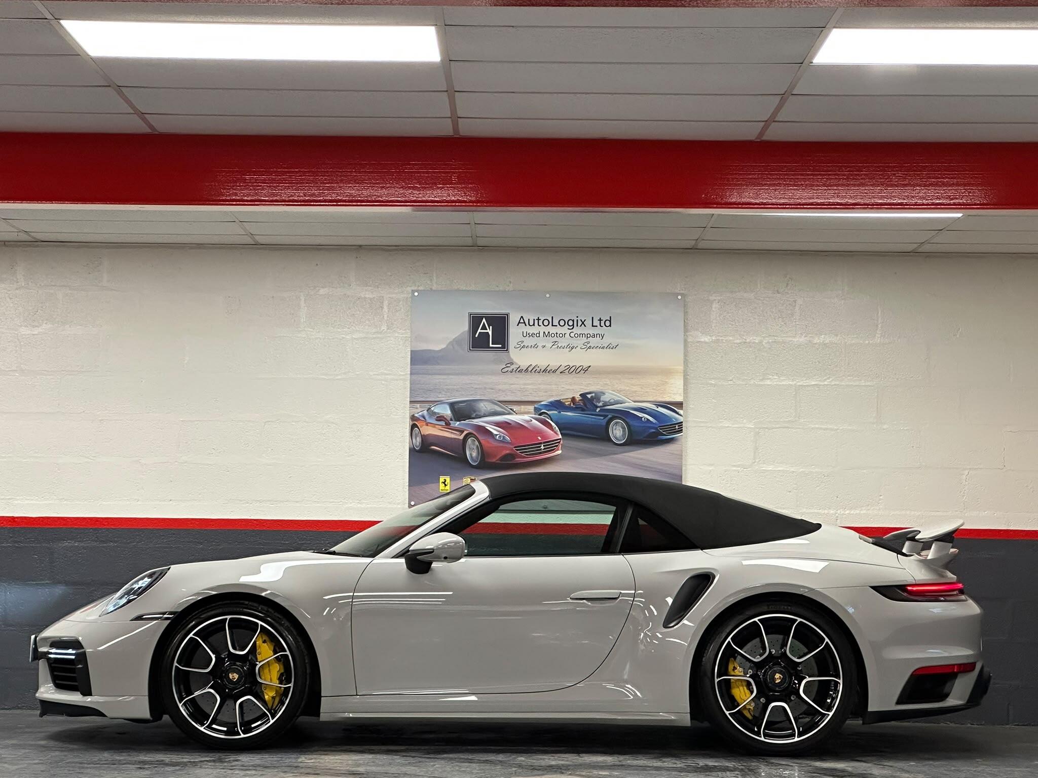 Porsche 911 view 6