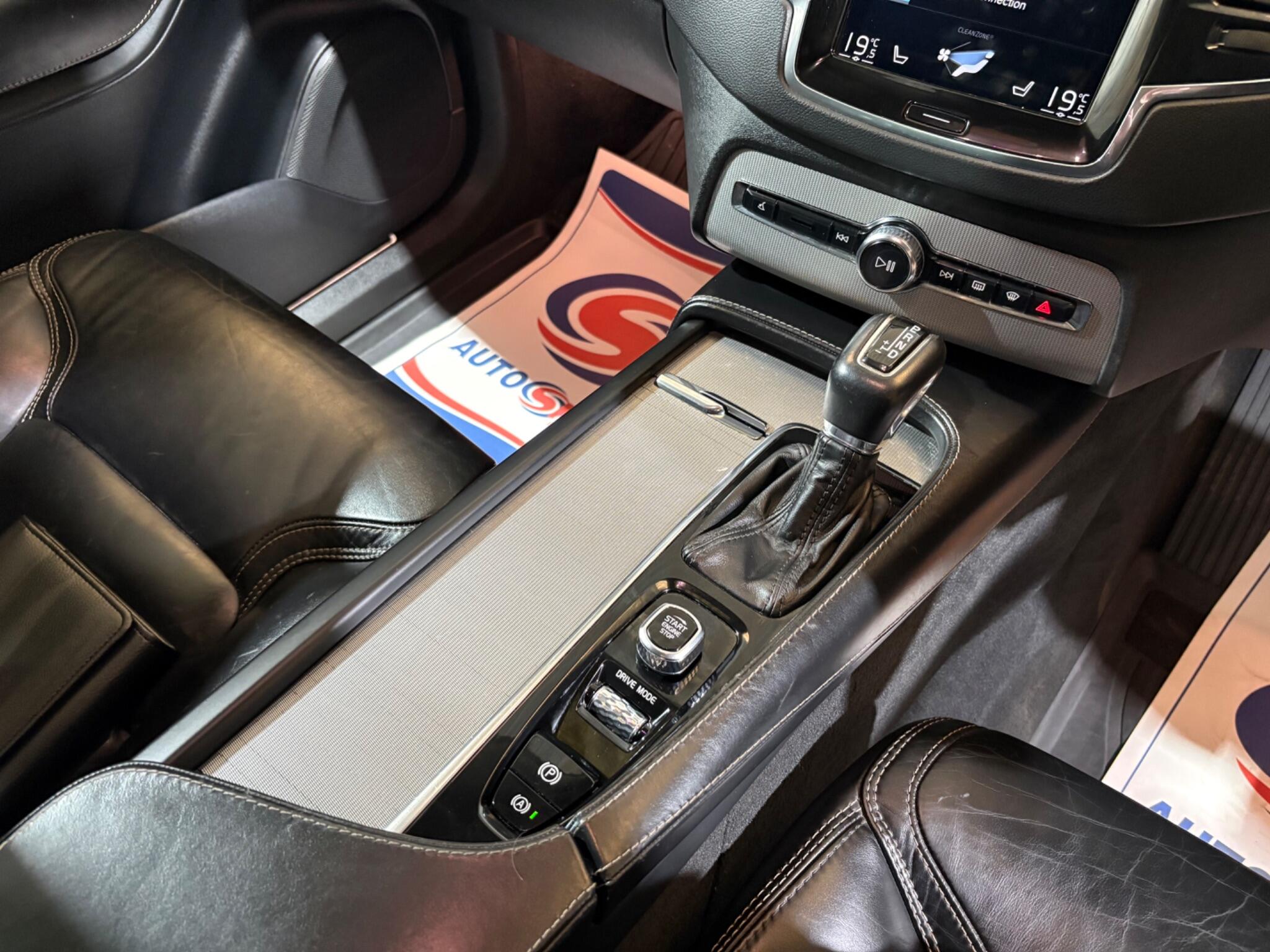 Volvo XC90 view 26
