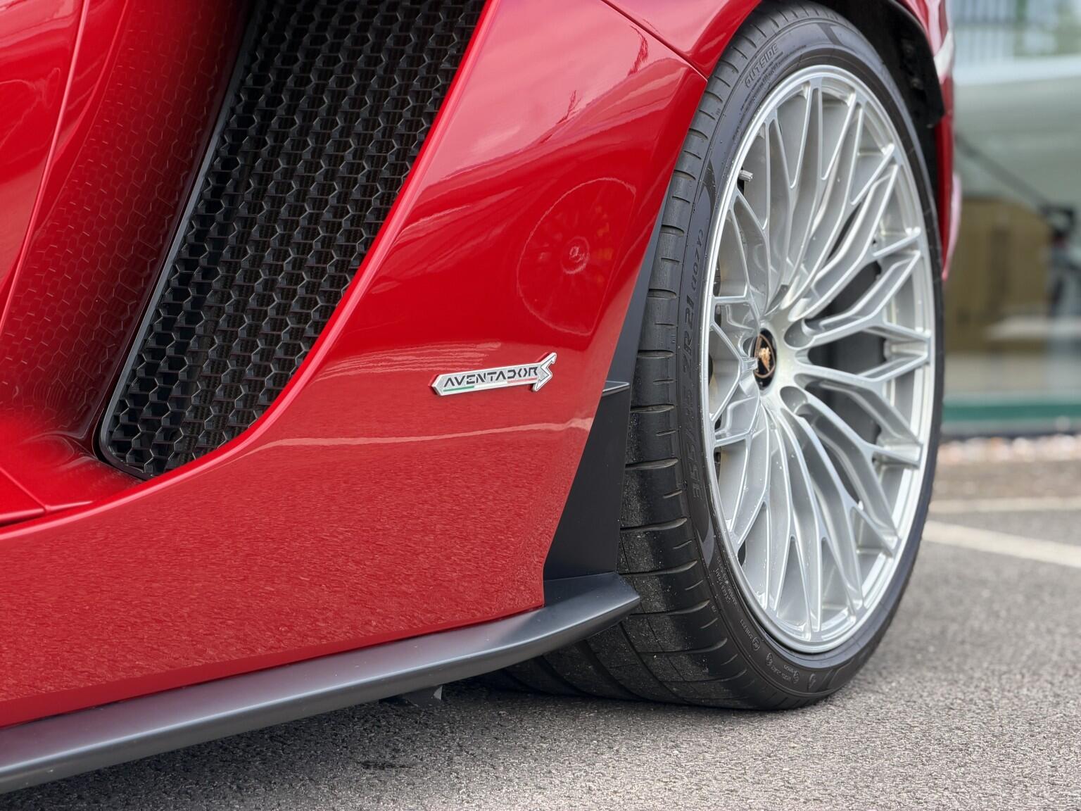 Lamborghini Aventador view 32