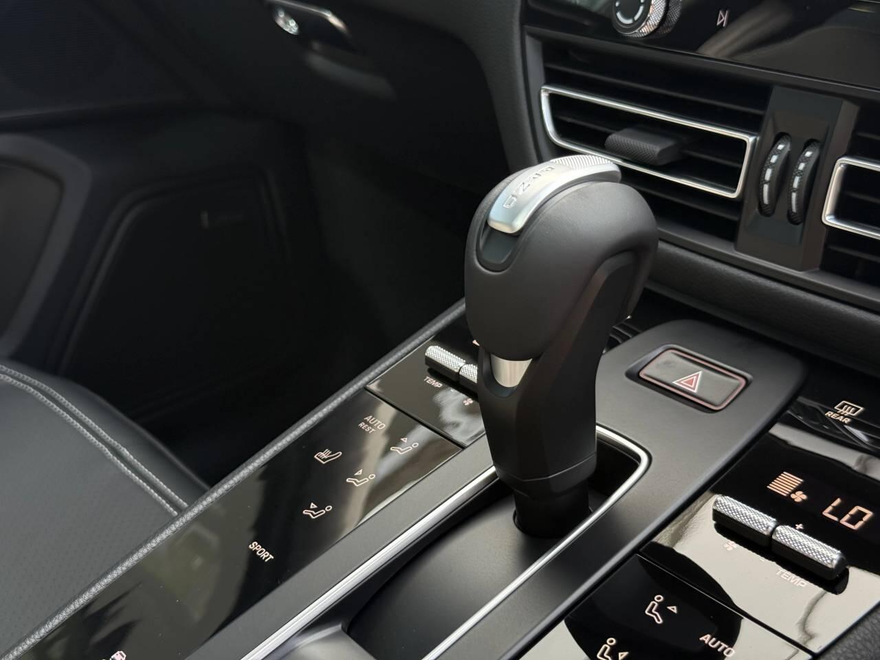 Porsche Macan view 29