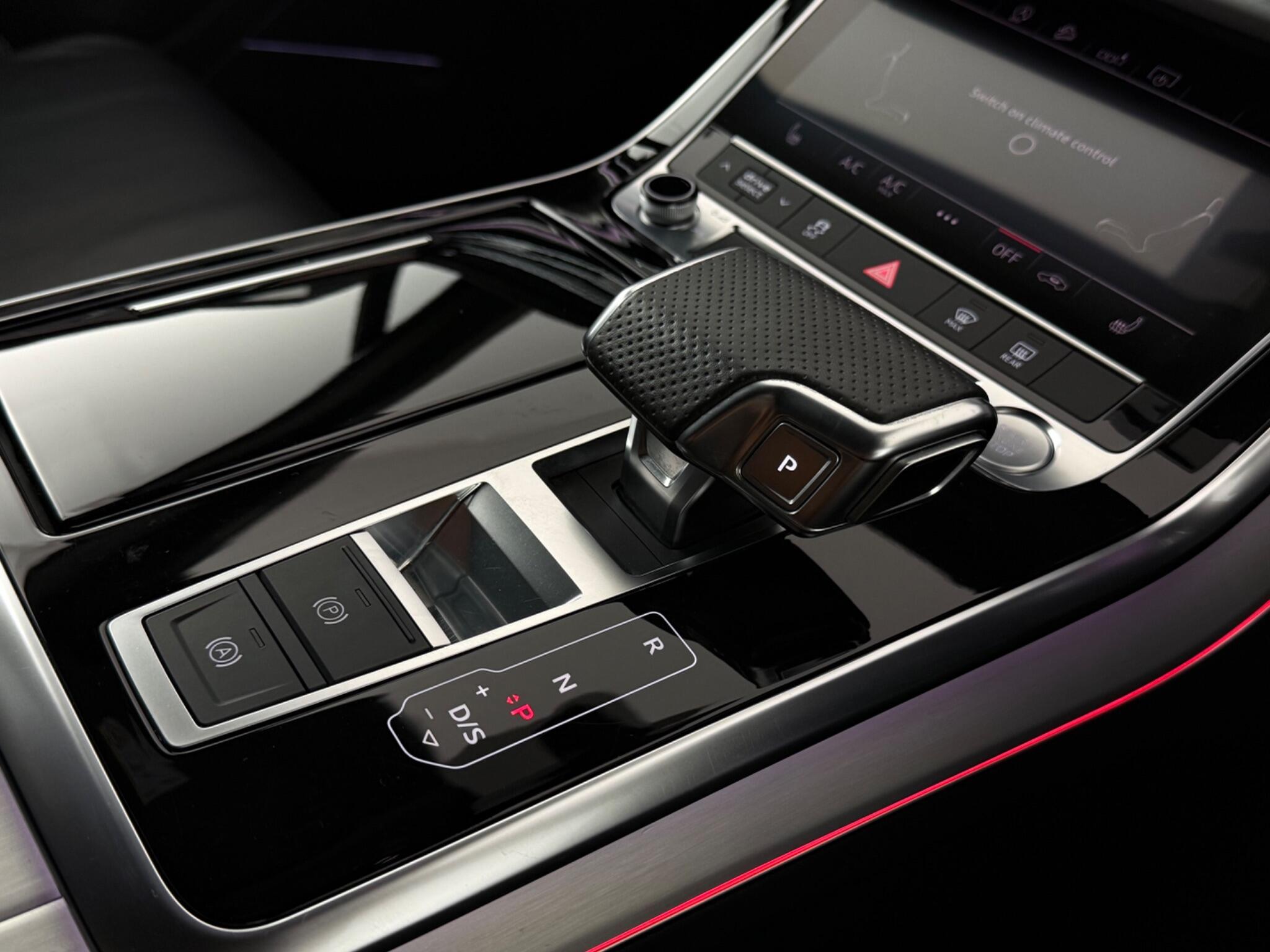 Audi Q7 view 20