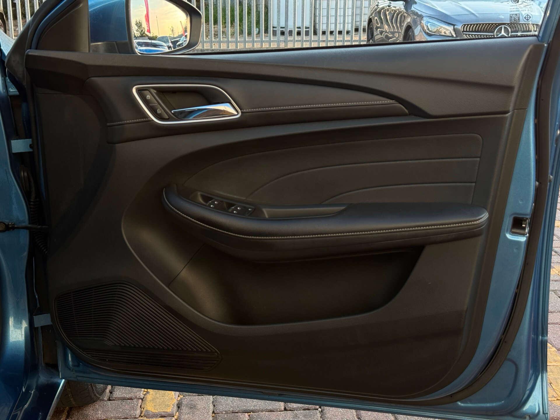 MG MG5 view 21
