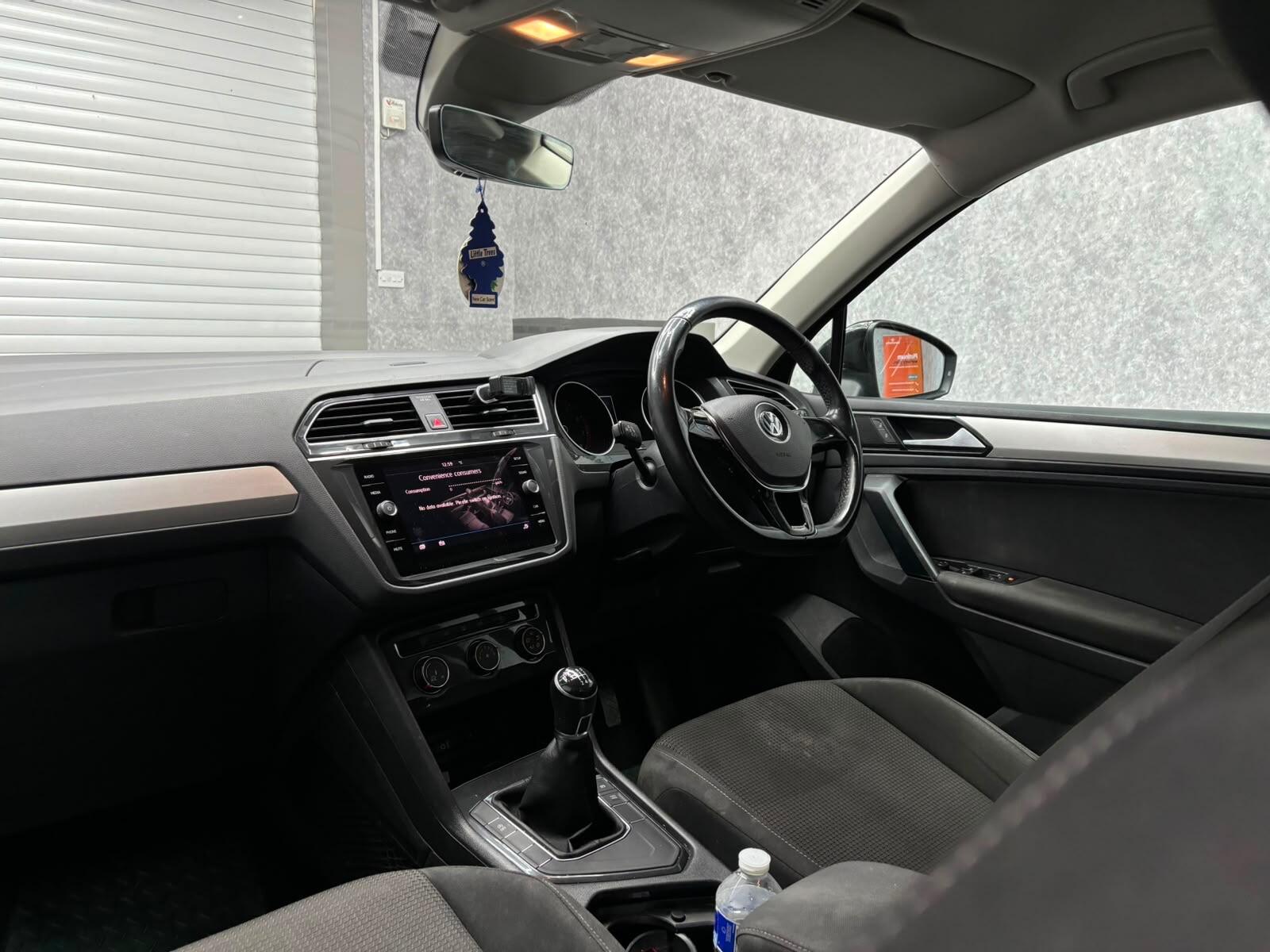 Volkswagen Tiguan view 5