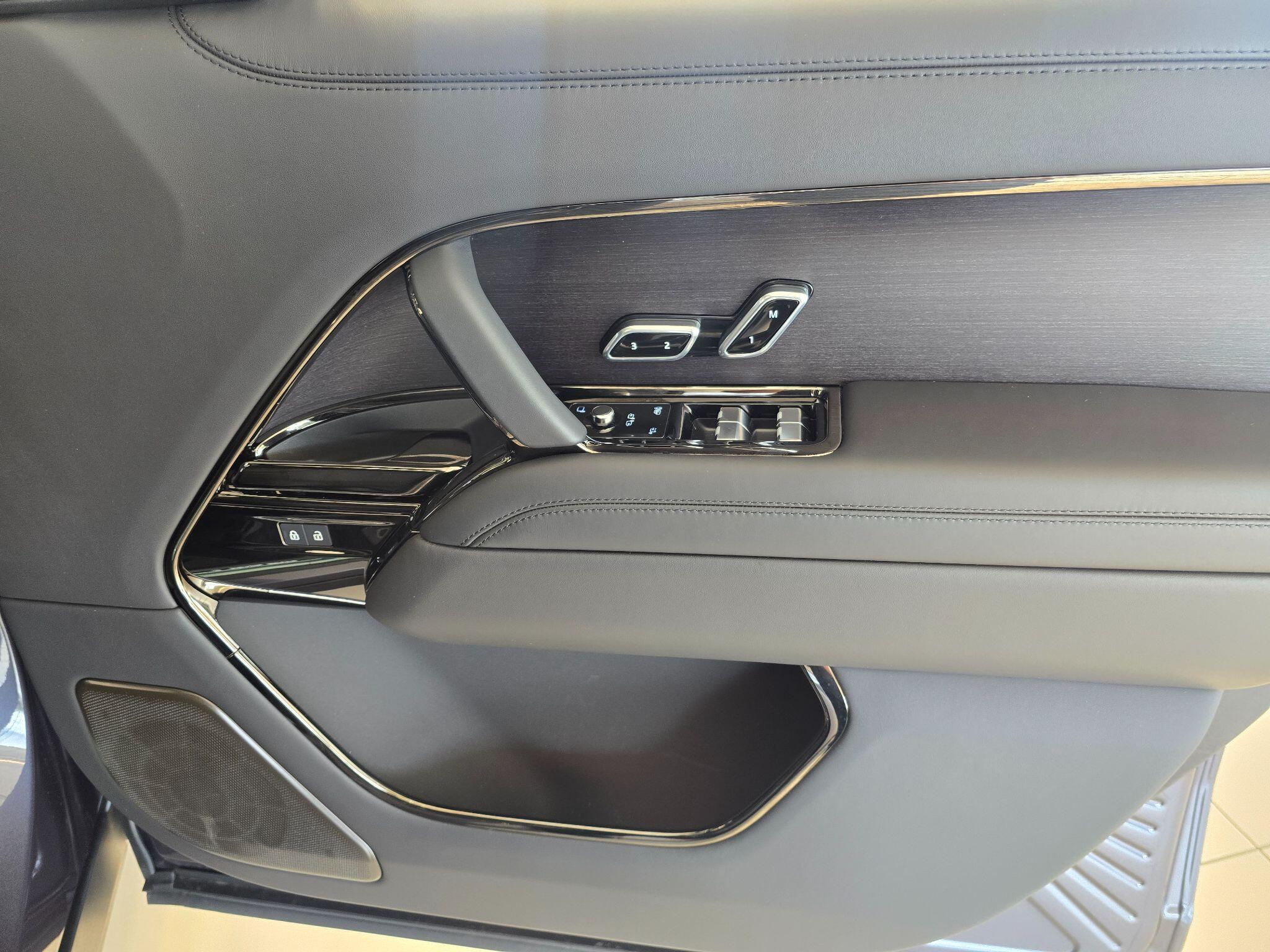 Land Rover Range Rover view 19