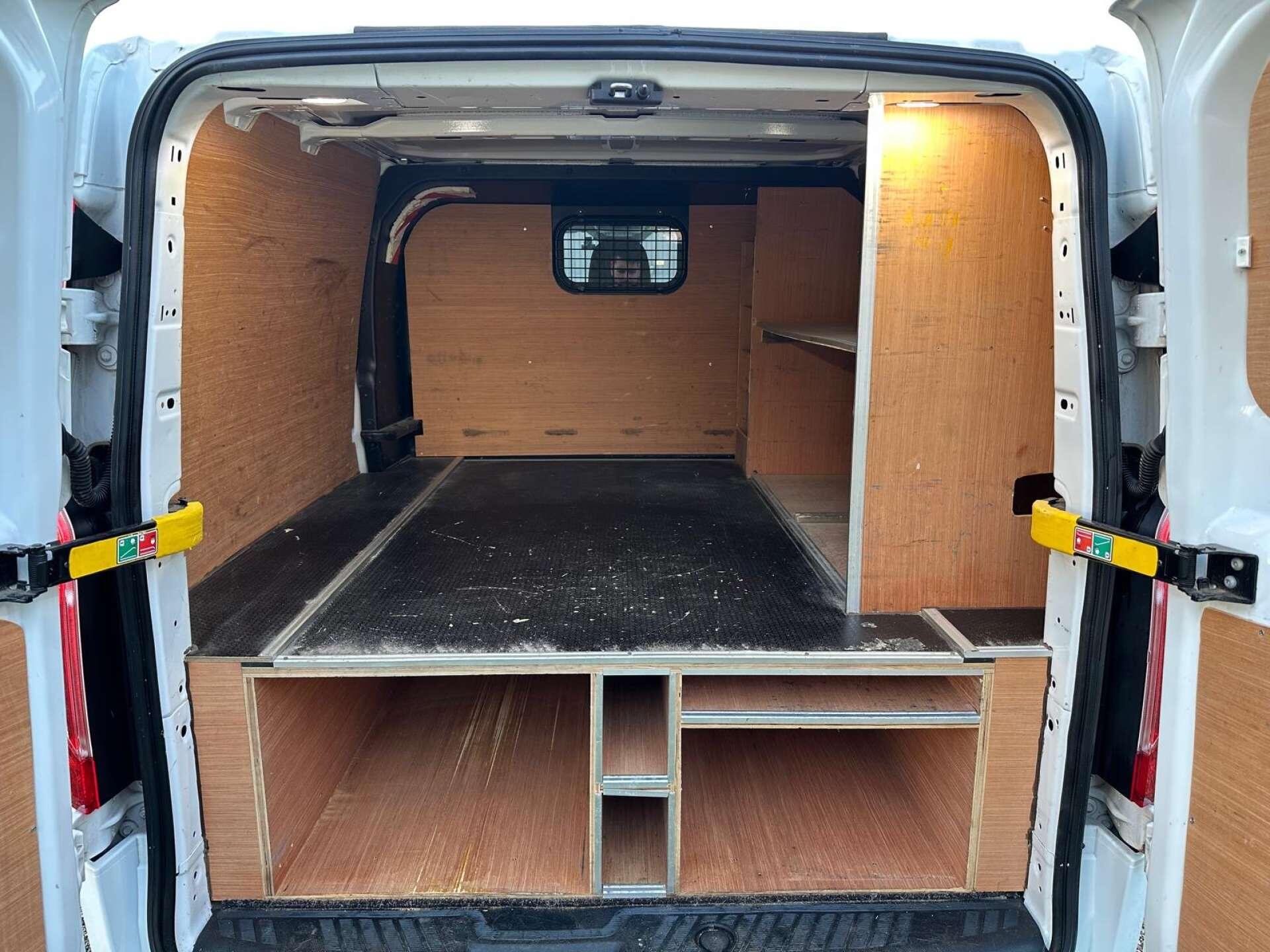 Ford Transit Custom view 11
