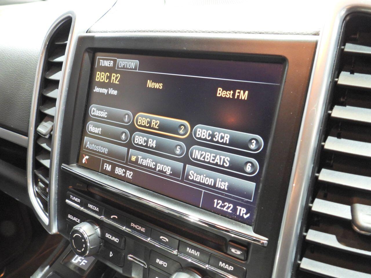 Porsche Cayenne view 27
