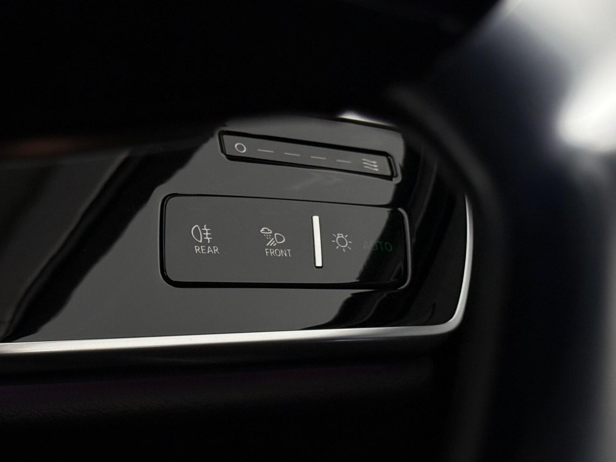 Audi A8 view 19