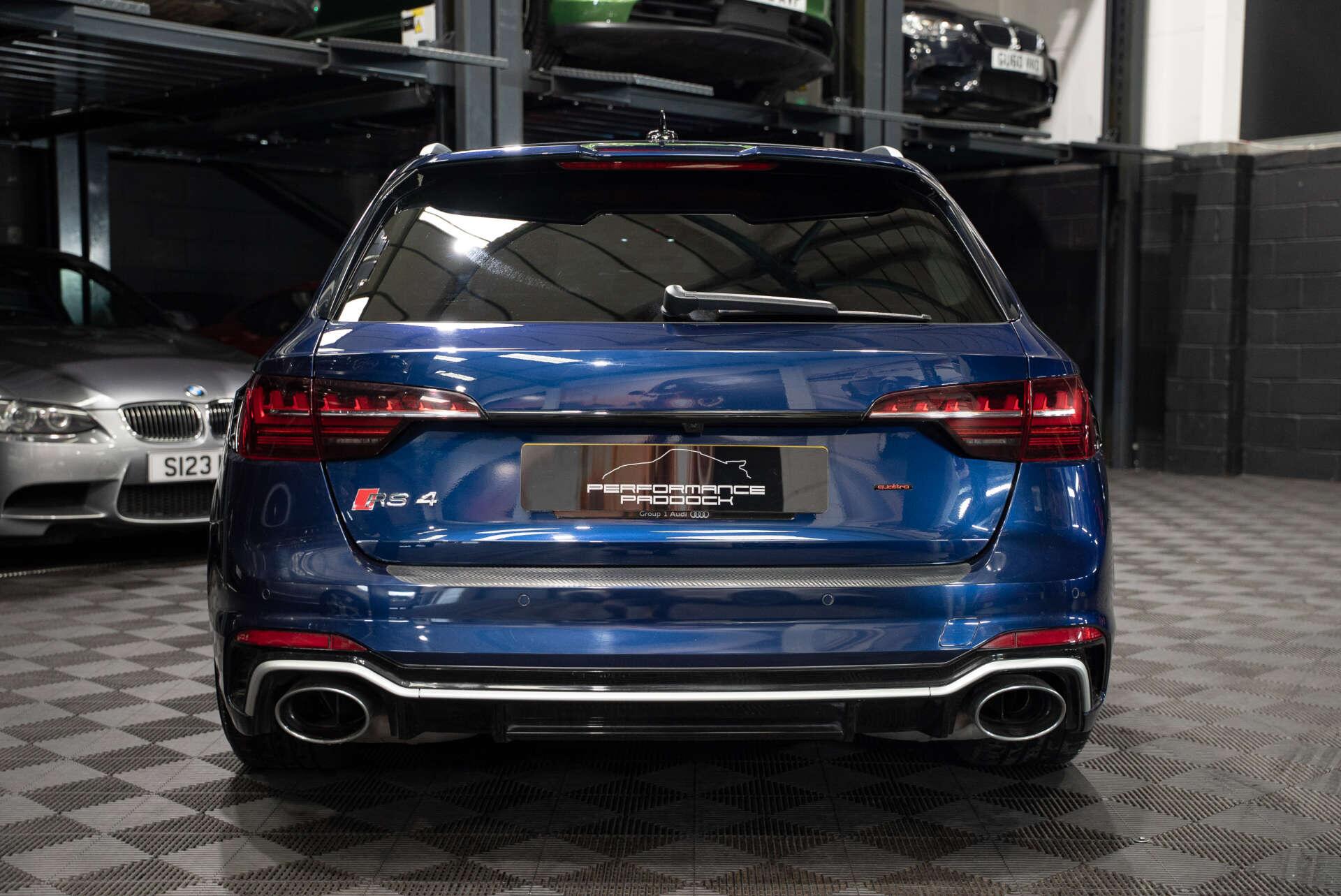 Audi RS4 Avant view 7