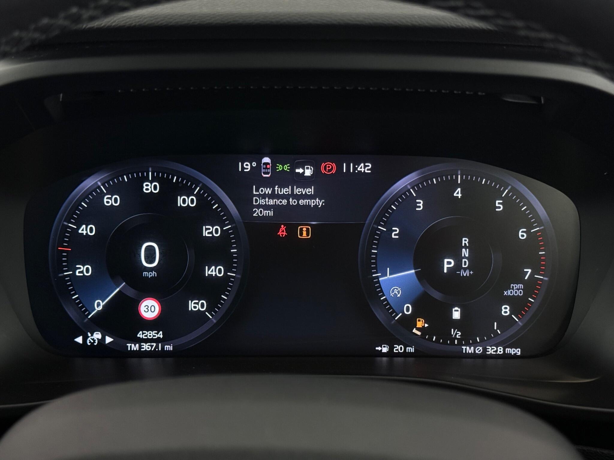 Volvo XC40 view 16
