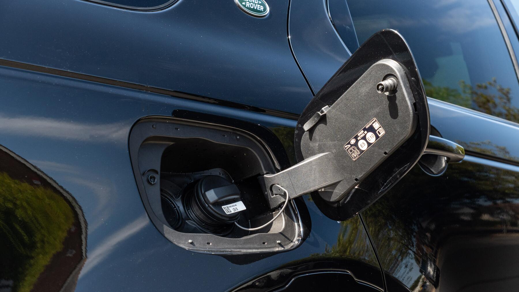 Land Rover Discovery Sport view 91