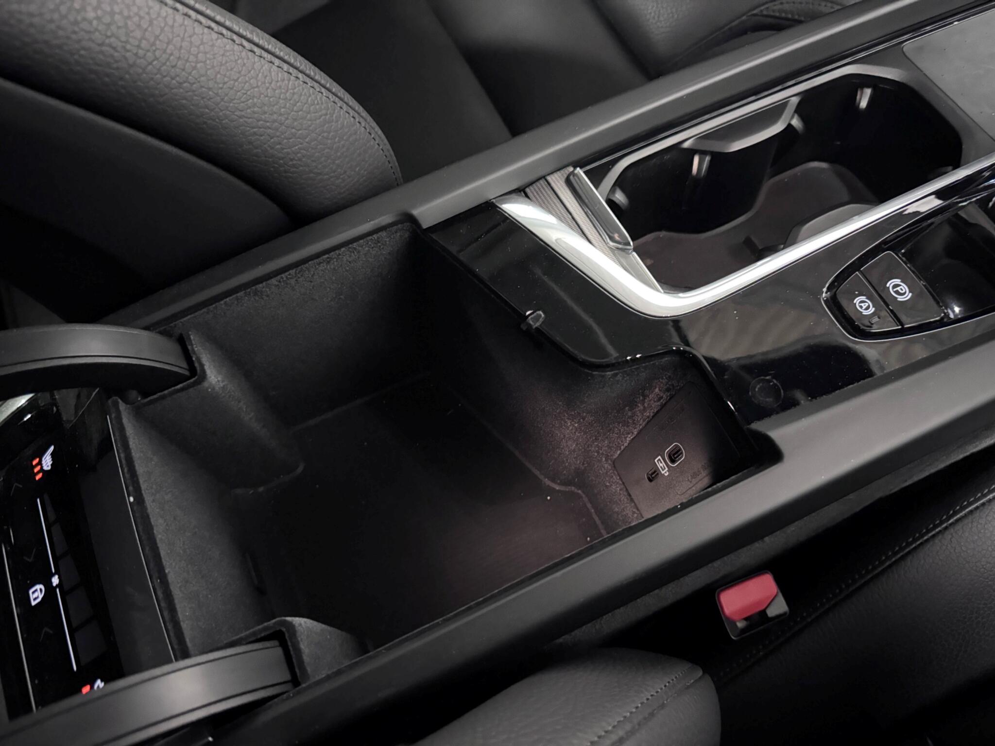 Volvo V60 Cross Country view 37
