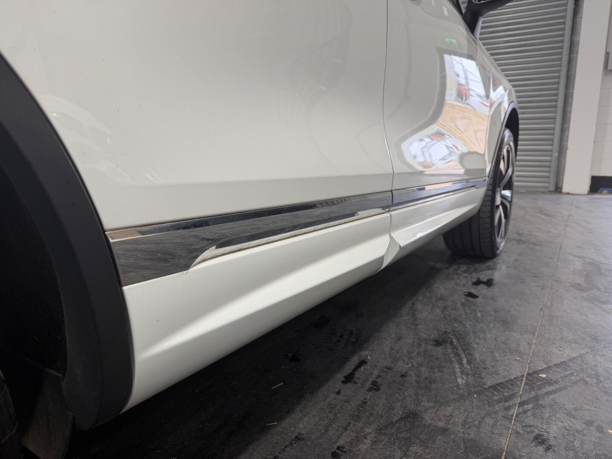 Volkswagen Touareg view 26