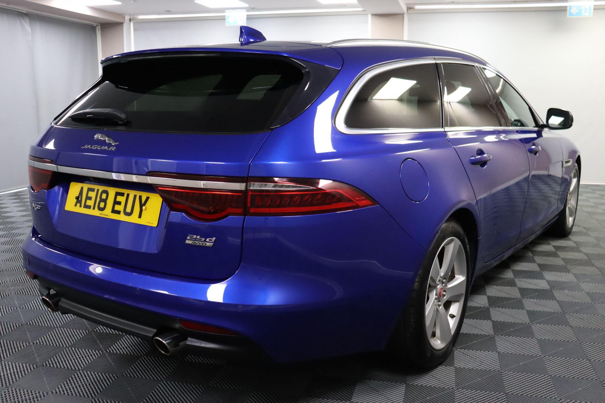 Jaguar XF view 11