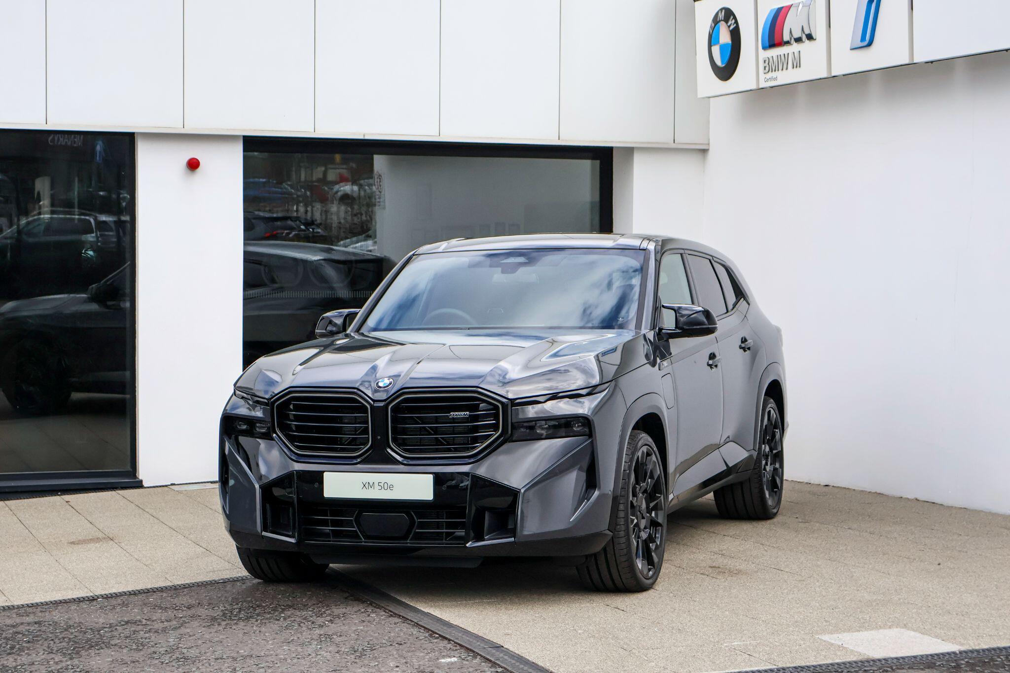 BMW XM view 3