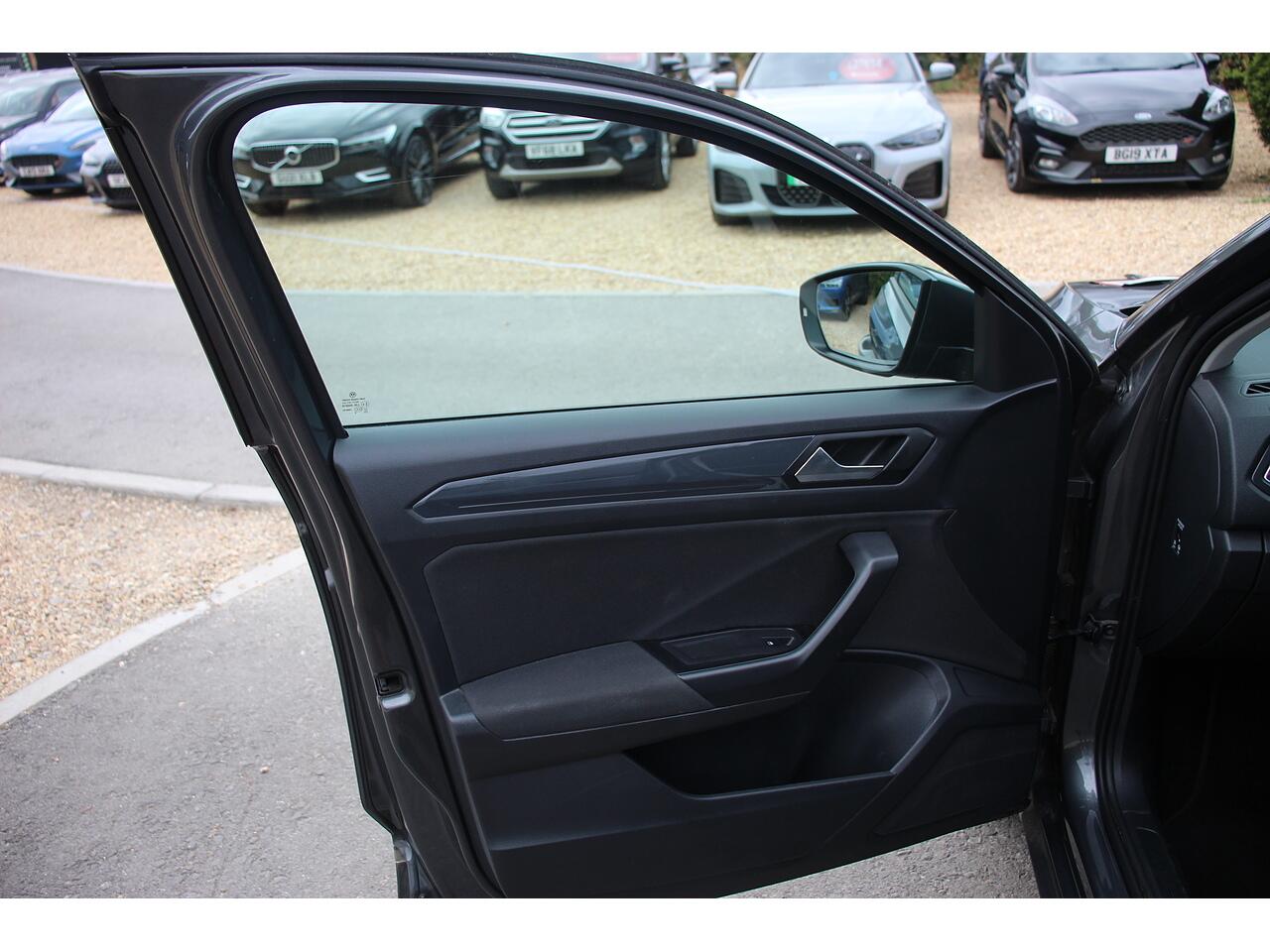 Volkswagen T-Roc view 39