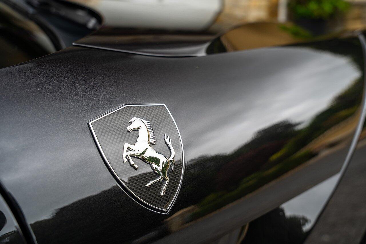 Ferrari F12 view 5