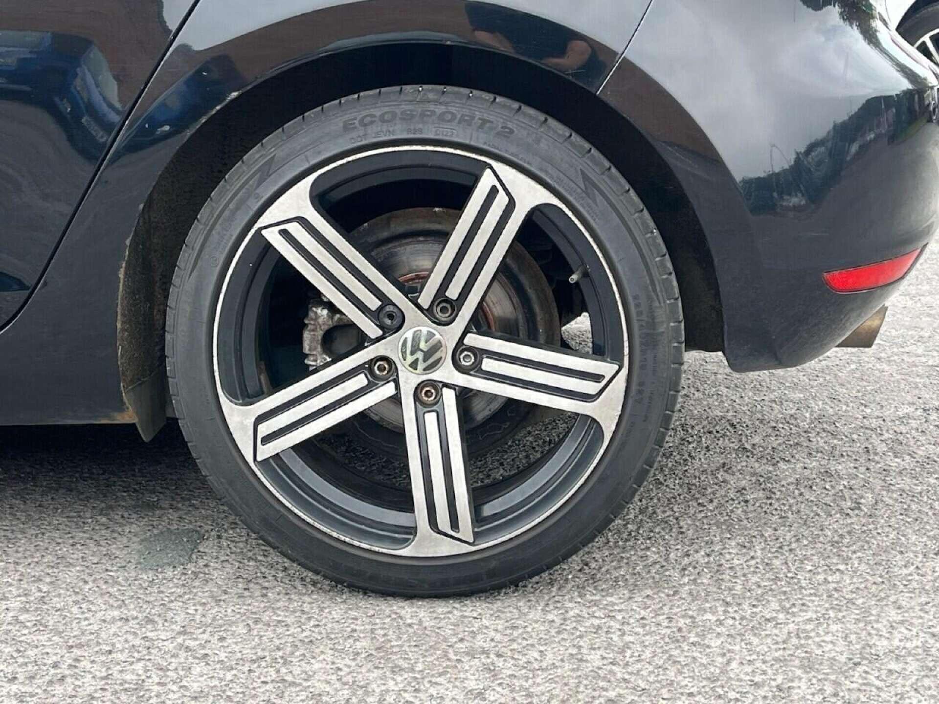 Volkswagen Golf view 24