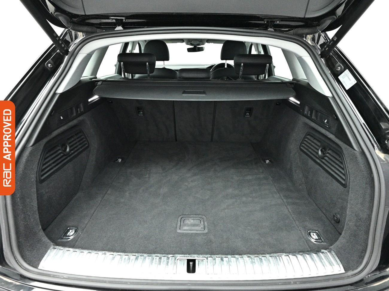 Audi E-Tron view 29