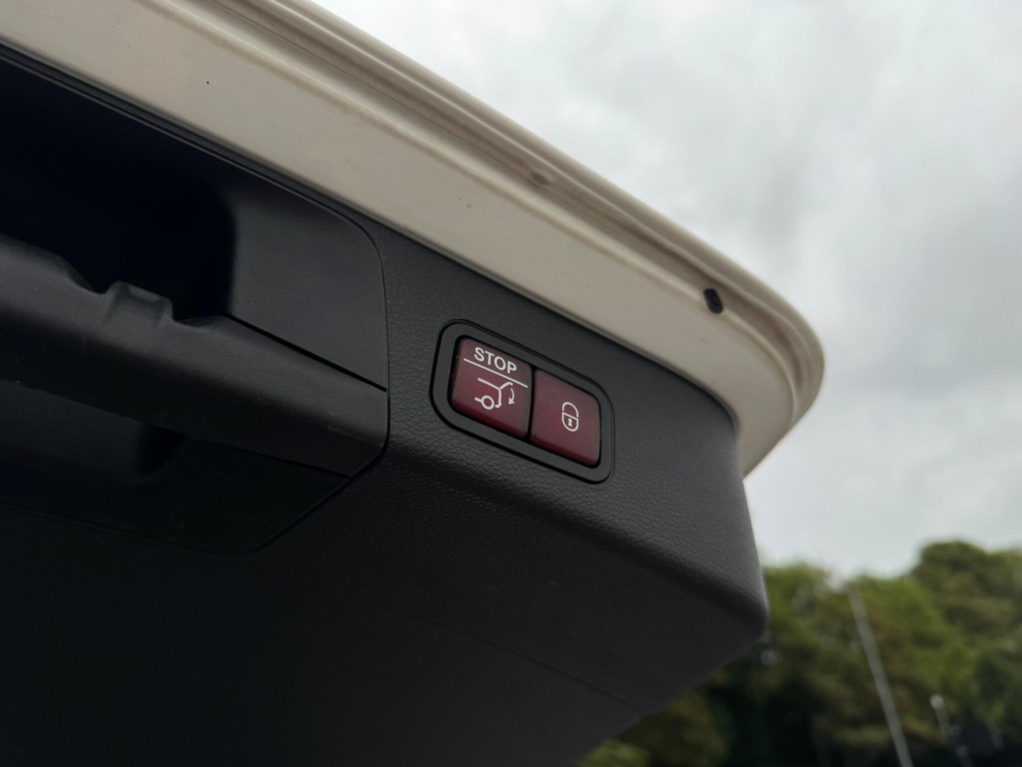 Mercedes-Benz C-Class view 60