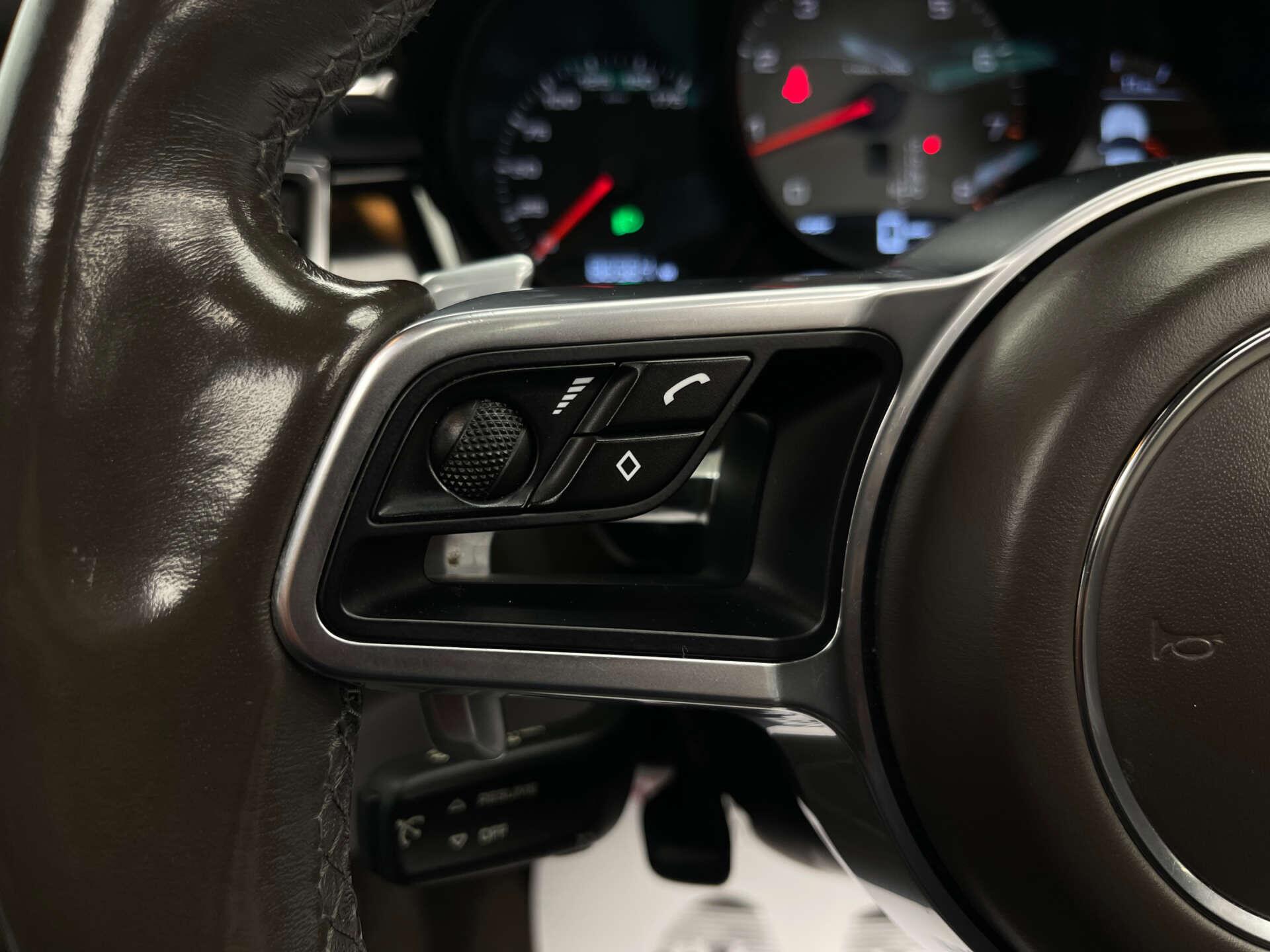 Porsche Macan view 20