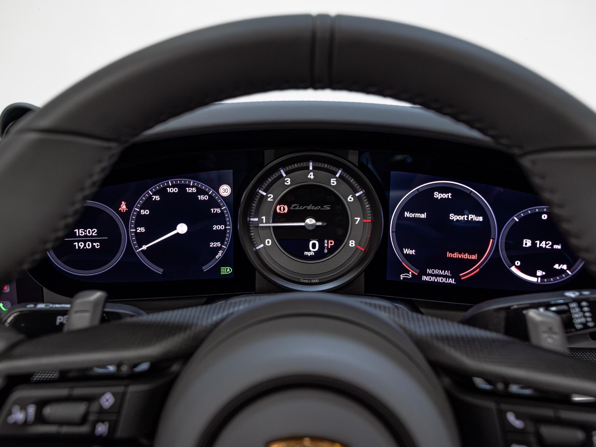 Porsche 911 view 19