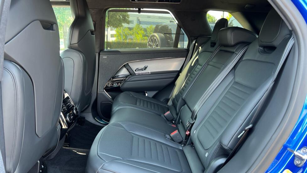 Land Rover Range Rover Sport view 4