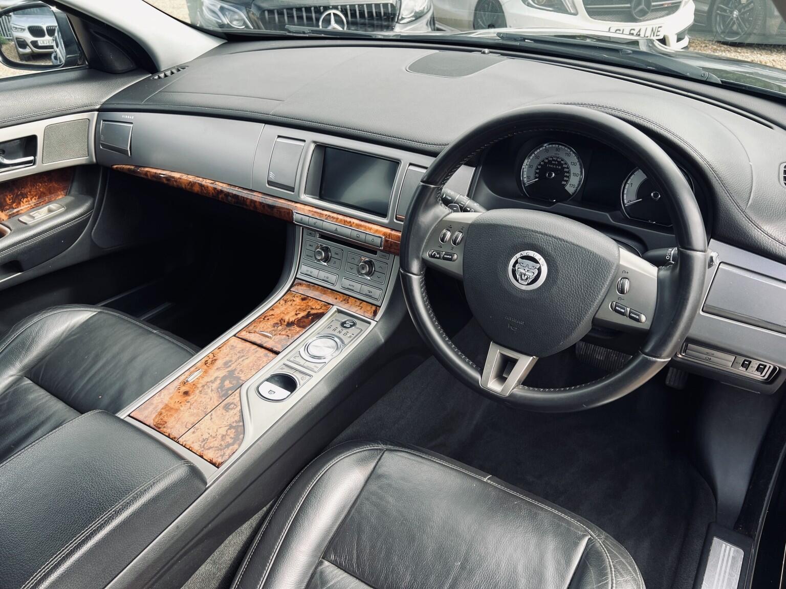 Jaguar XF view 14