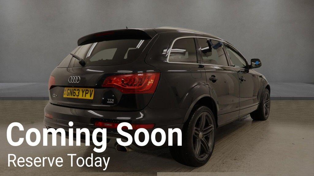 Audi Q7 view 10