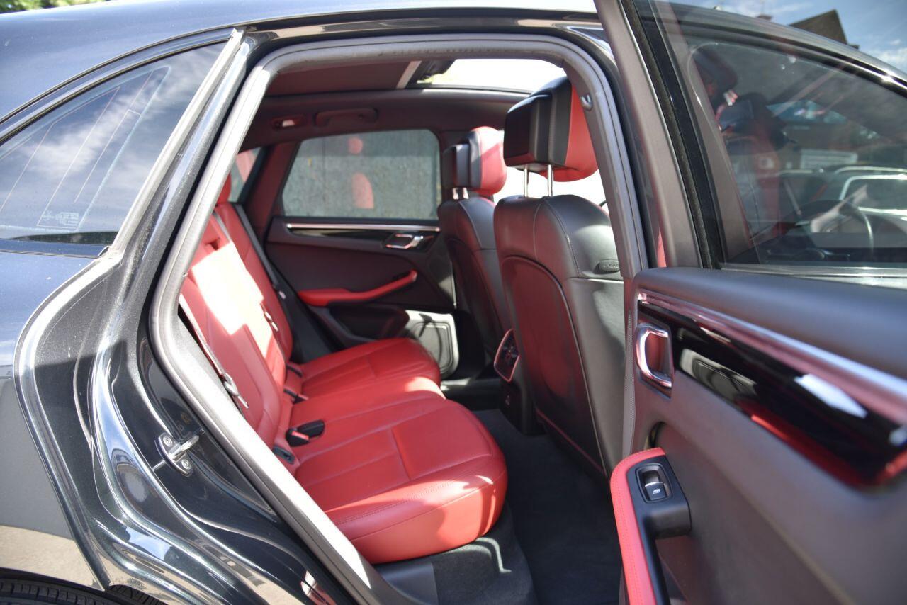 Porsche Macan view 25