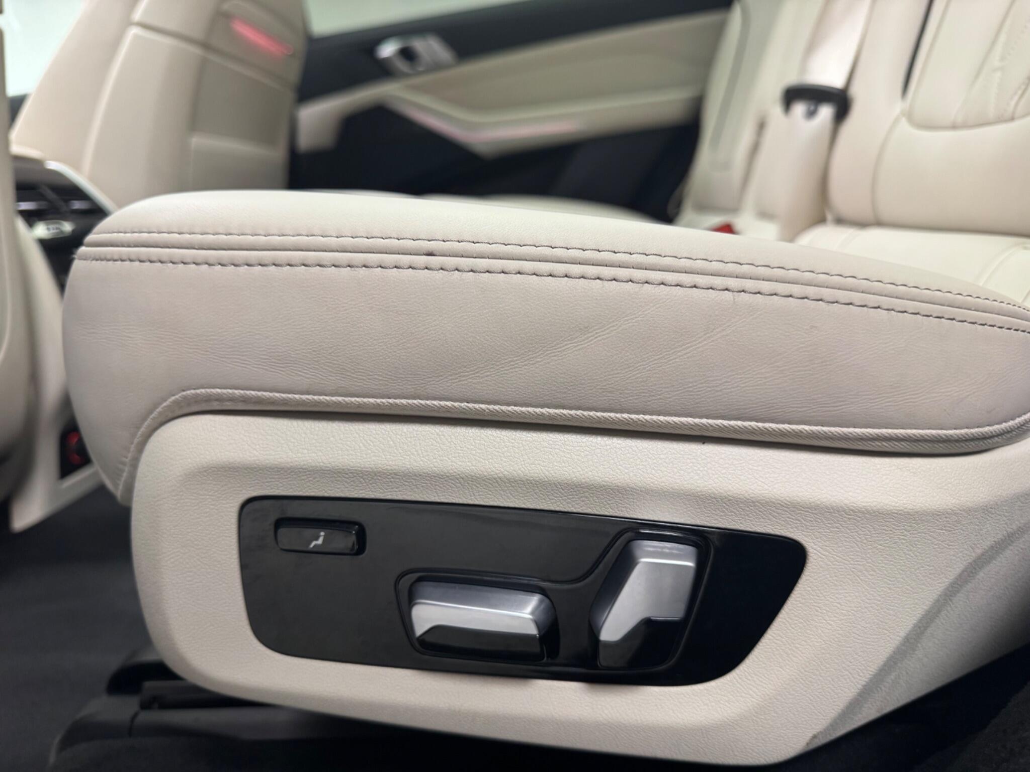 BMW X7 view 20