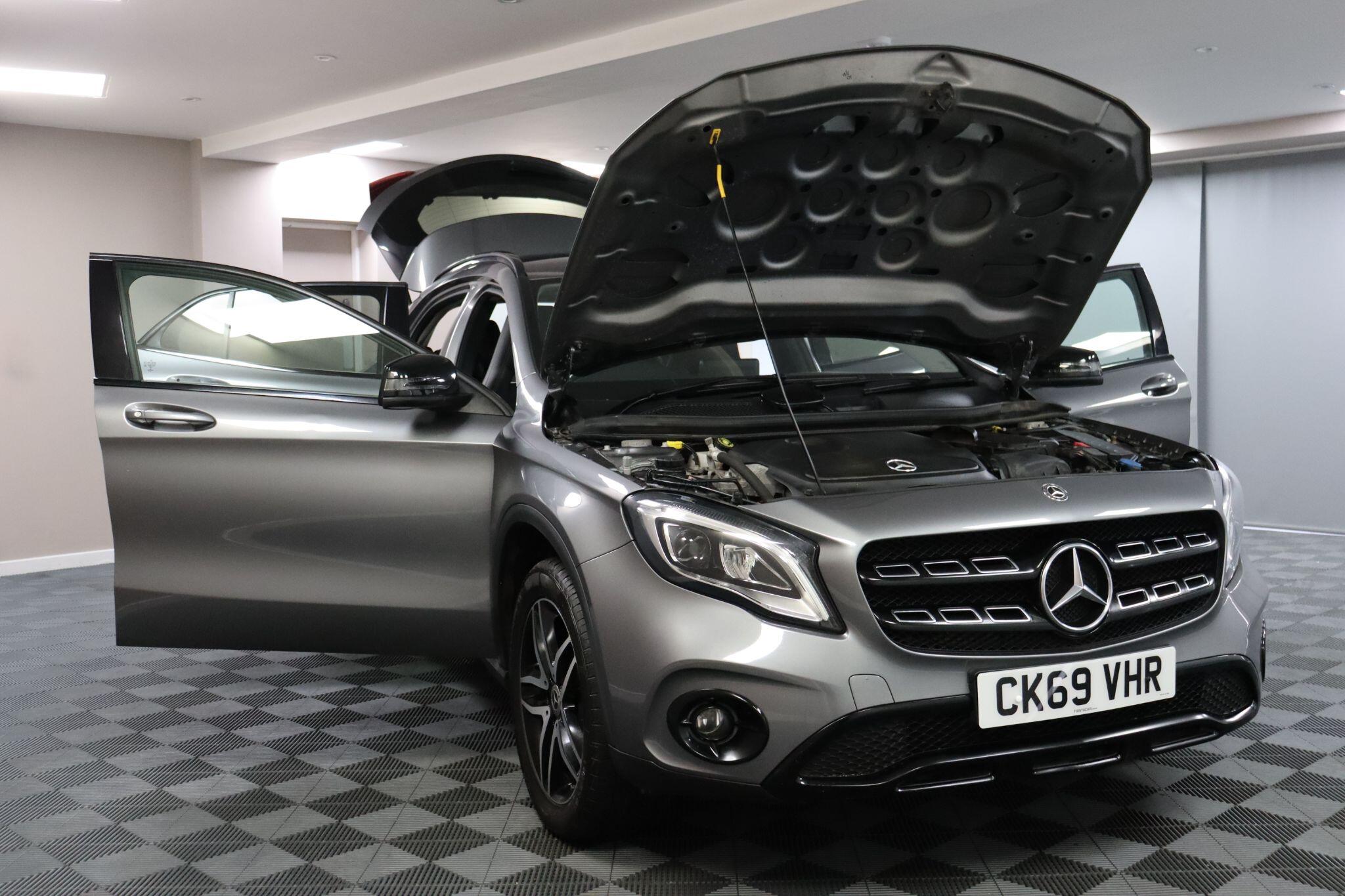 Mercedes-Benz Gla view 15