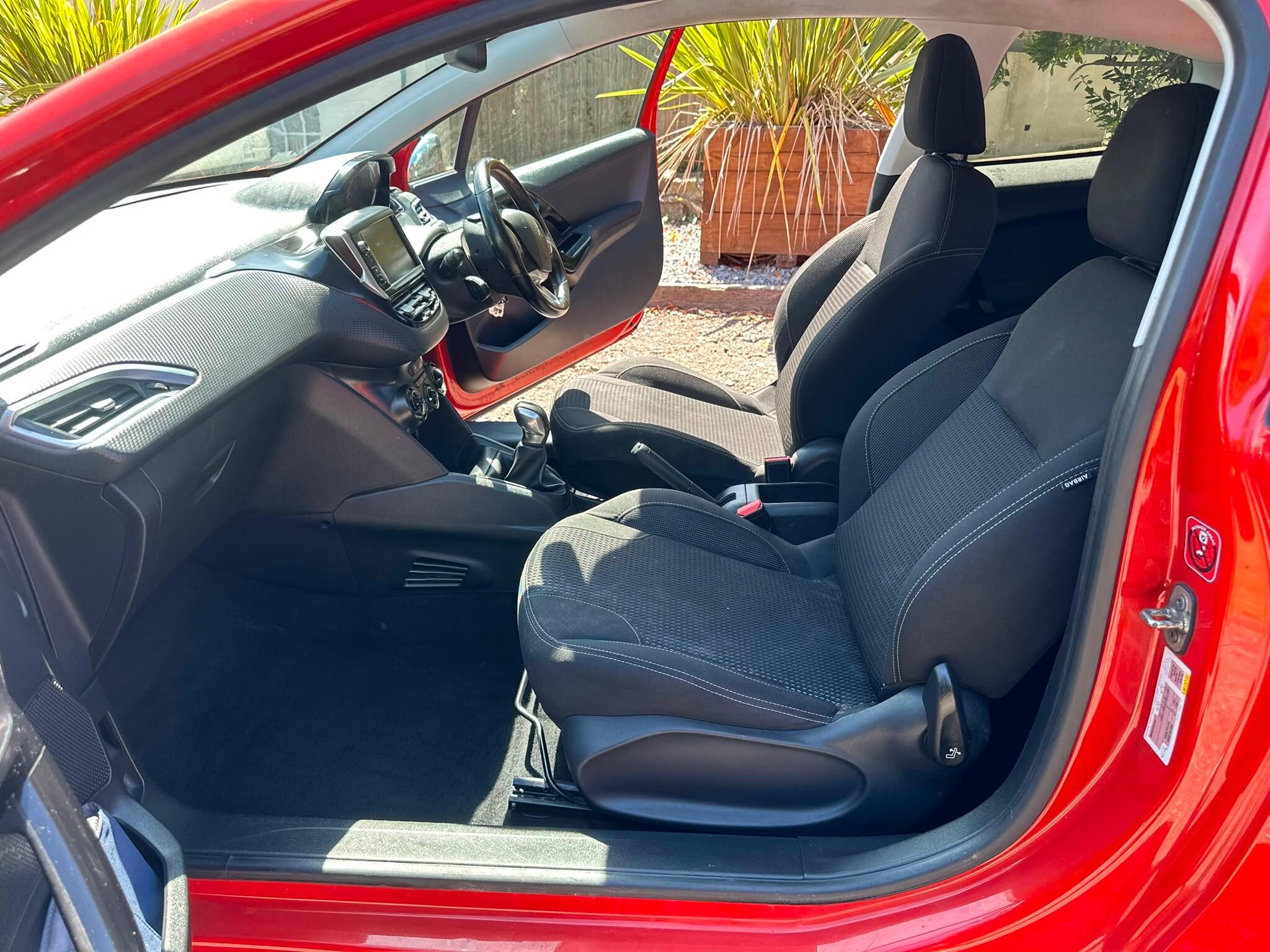 Peugeot 208 view 40