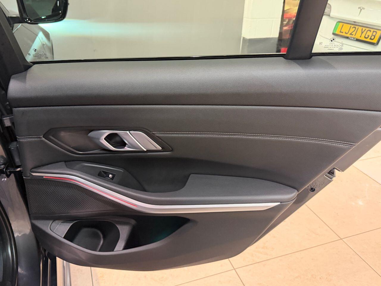 BMW 3 Series view 35