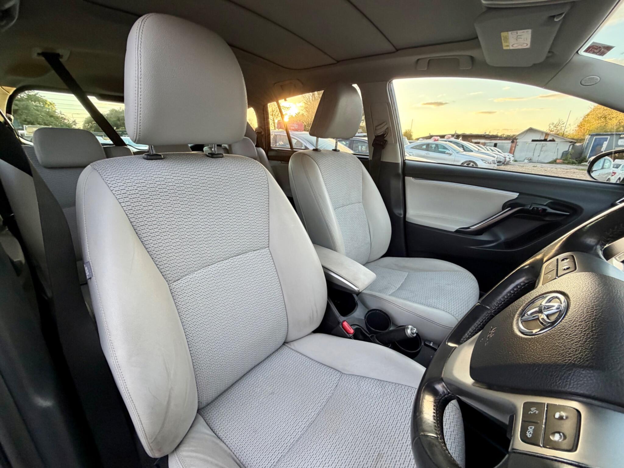 Toyota Verso view 25