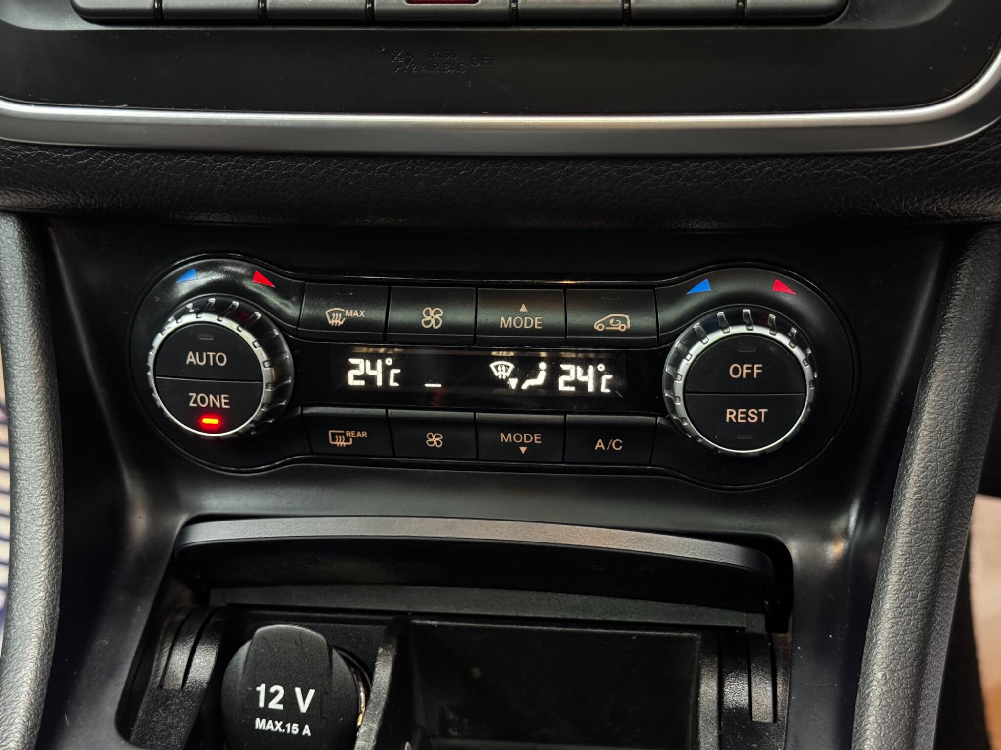 Mercedes-Benz Cla view 24
