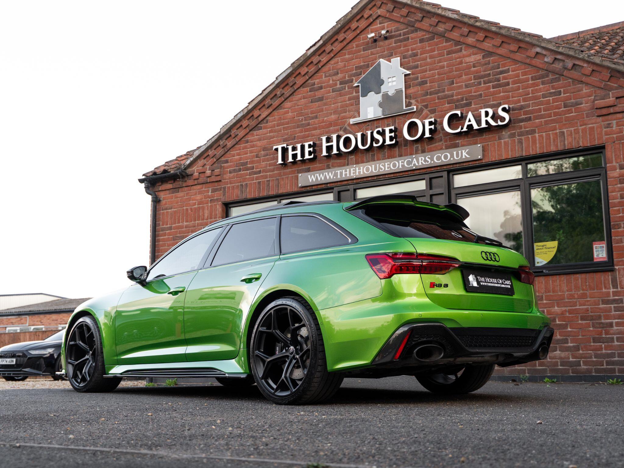 Audi RS6 Avant view 11