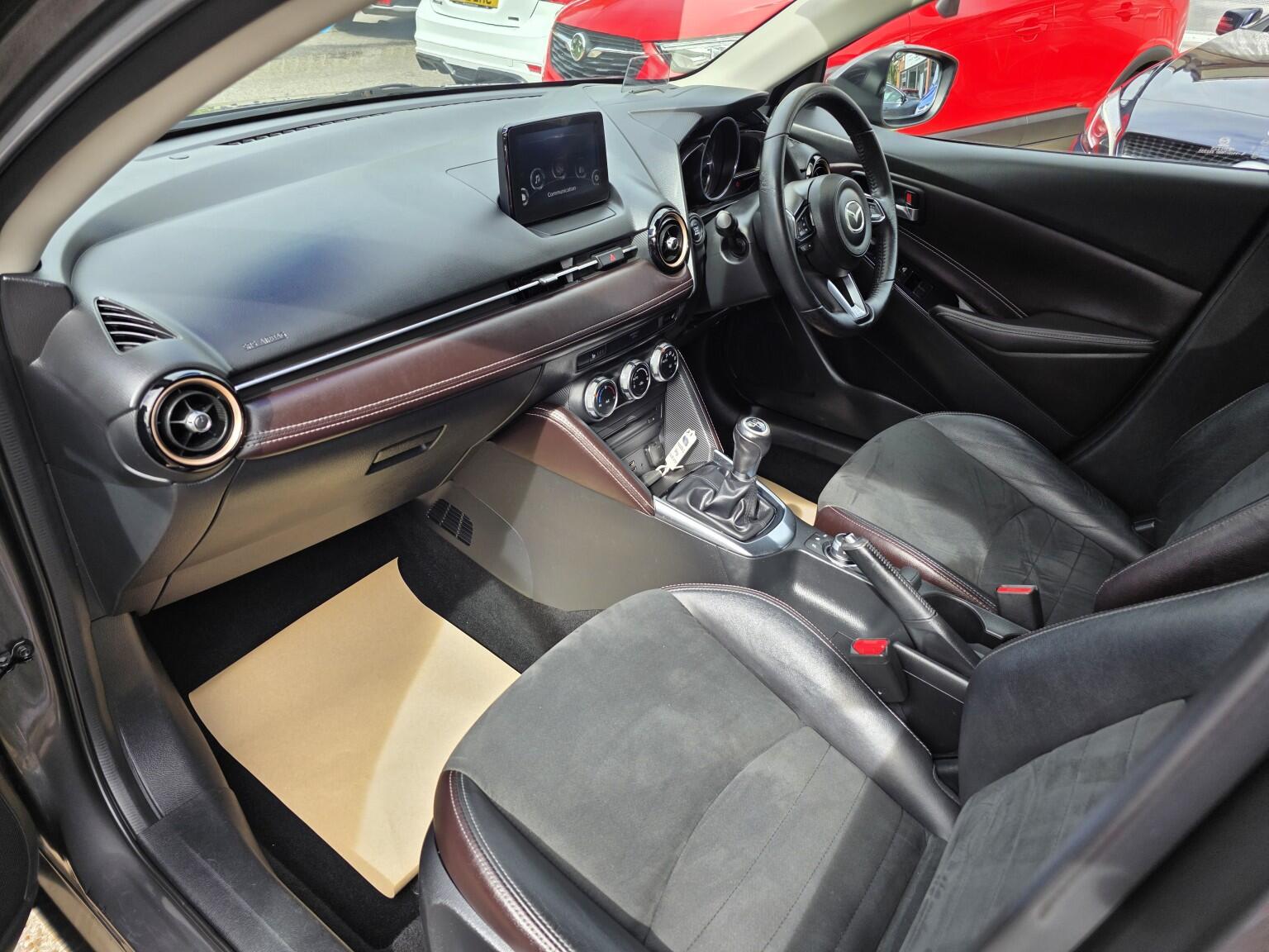 Mazda Mazda2 view 35