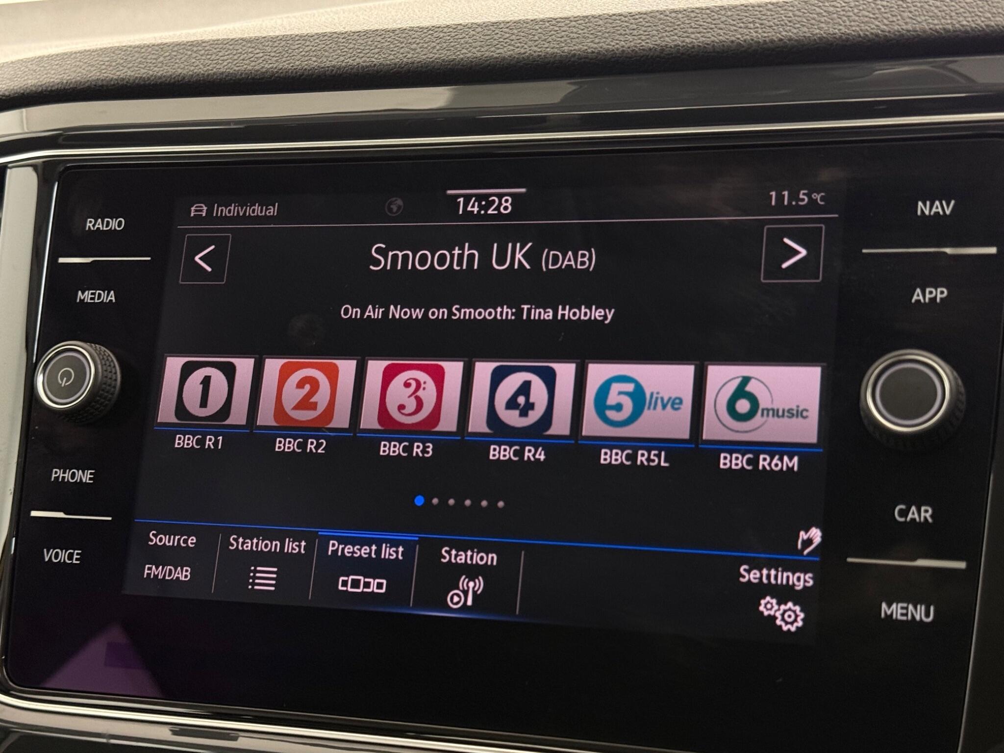 Volkswagen T-Roc view 23