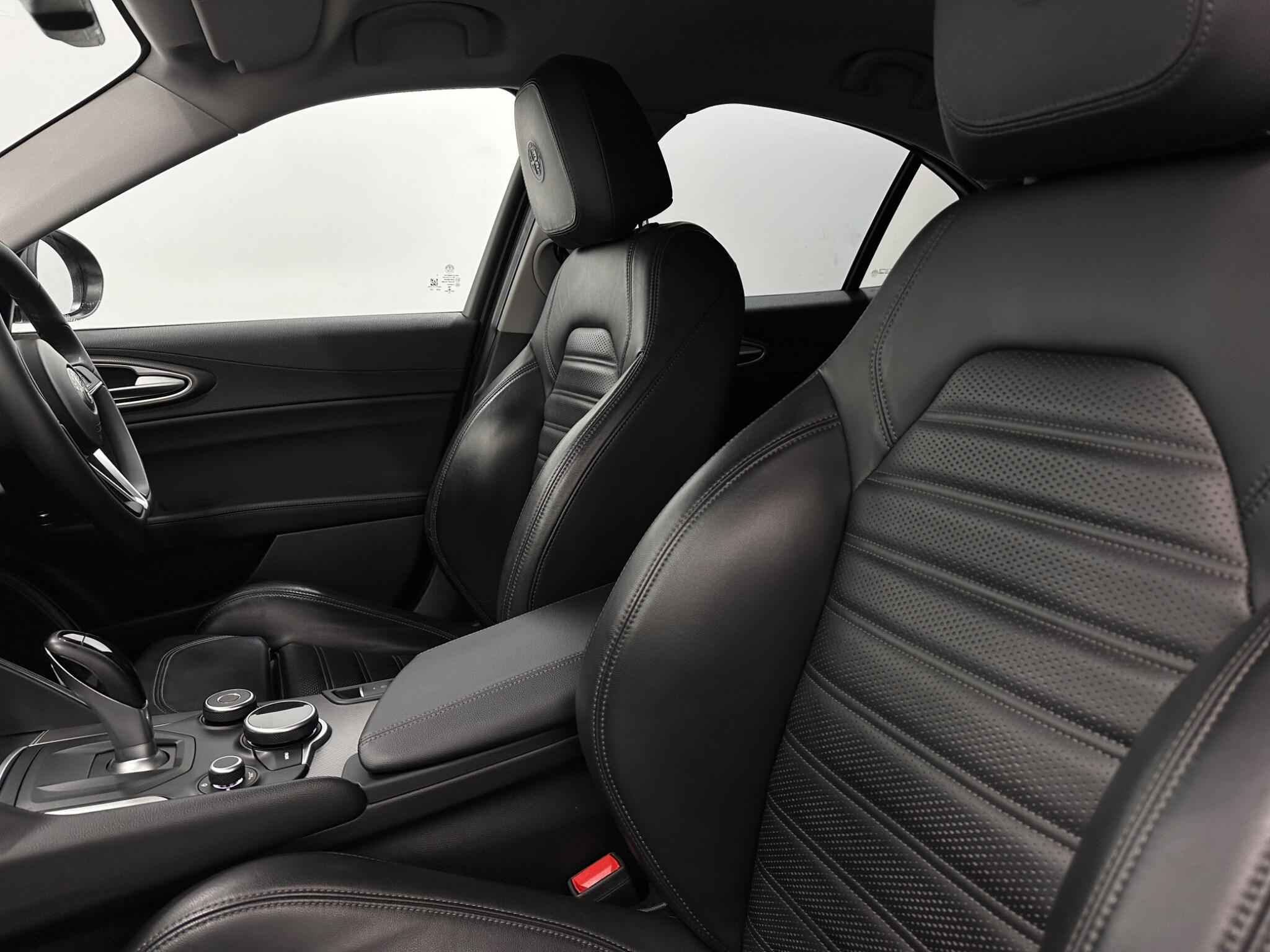Alfa Romeo Giulia view 34
