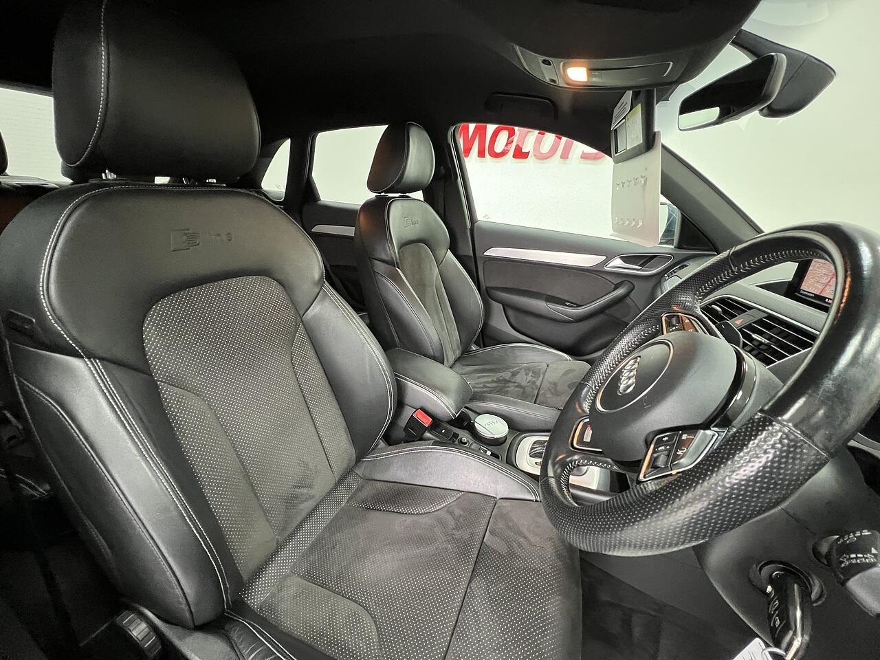 Audi Q3 view 14