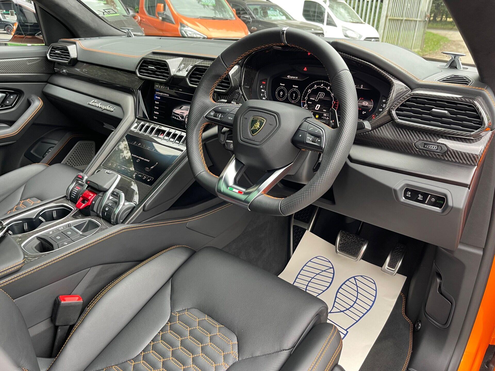 Lamborghini Urus view 42