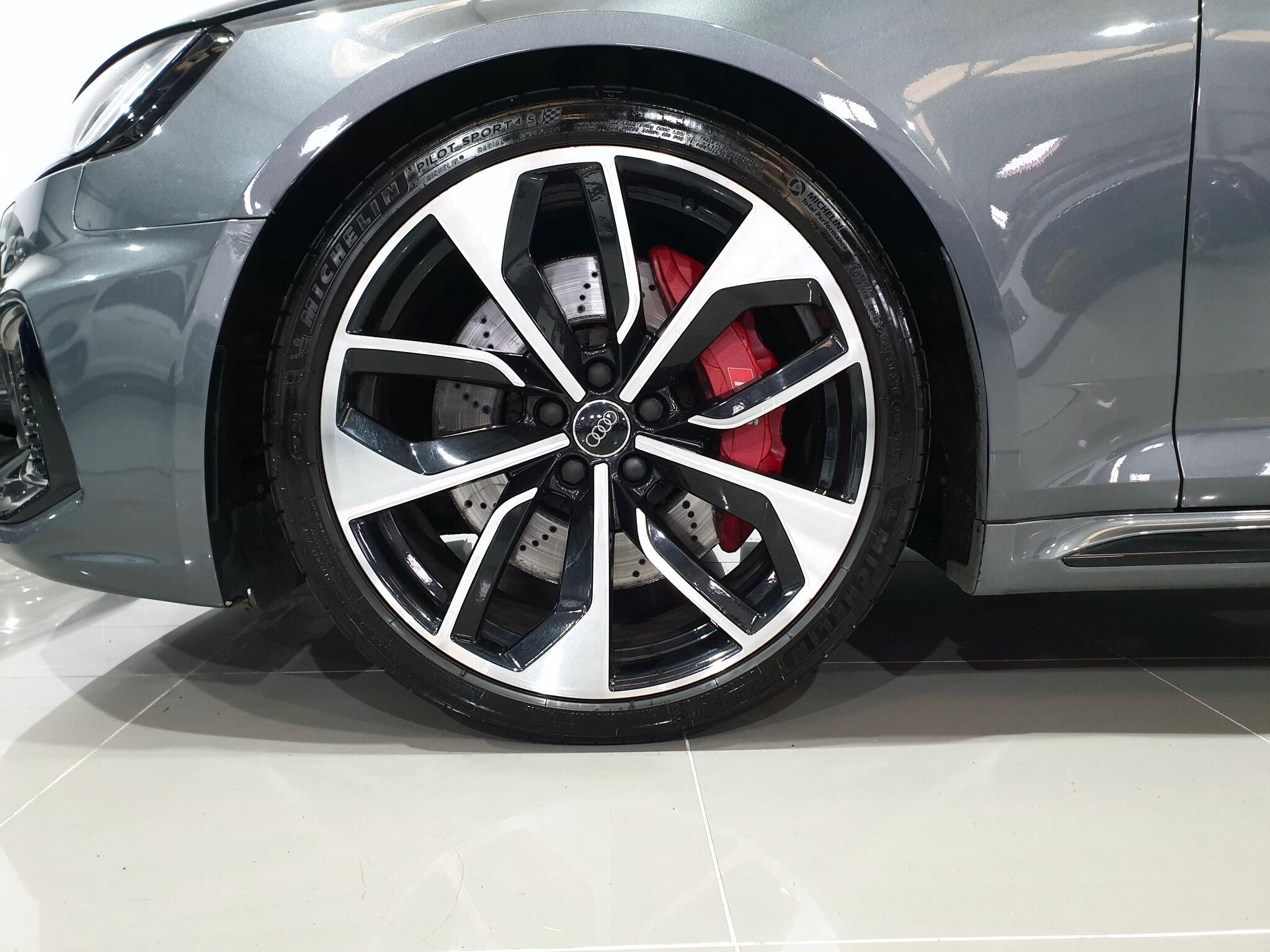 Audi RS4 view 37
