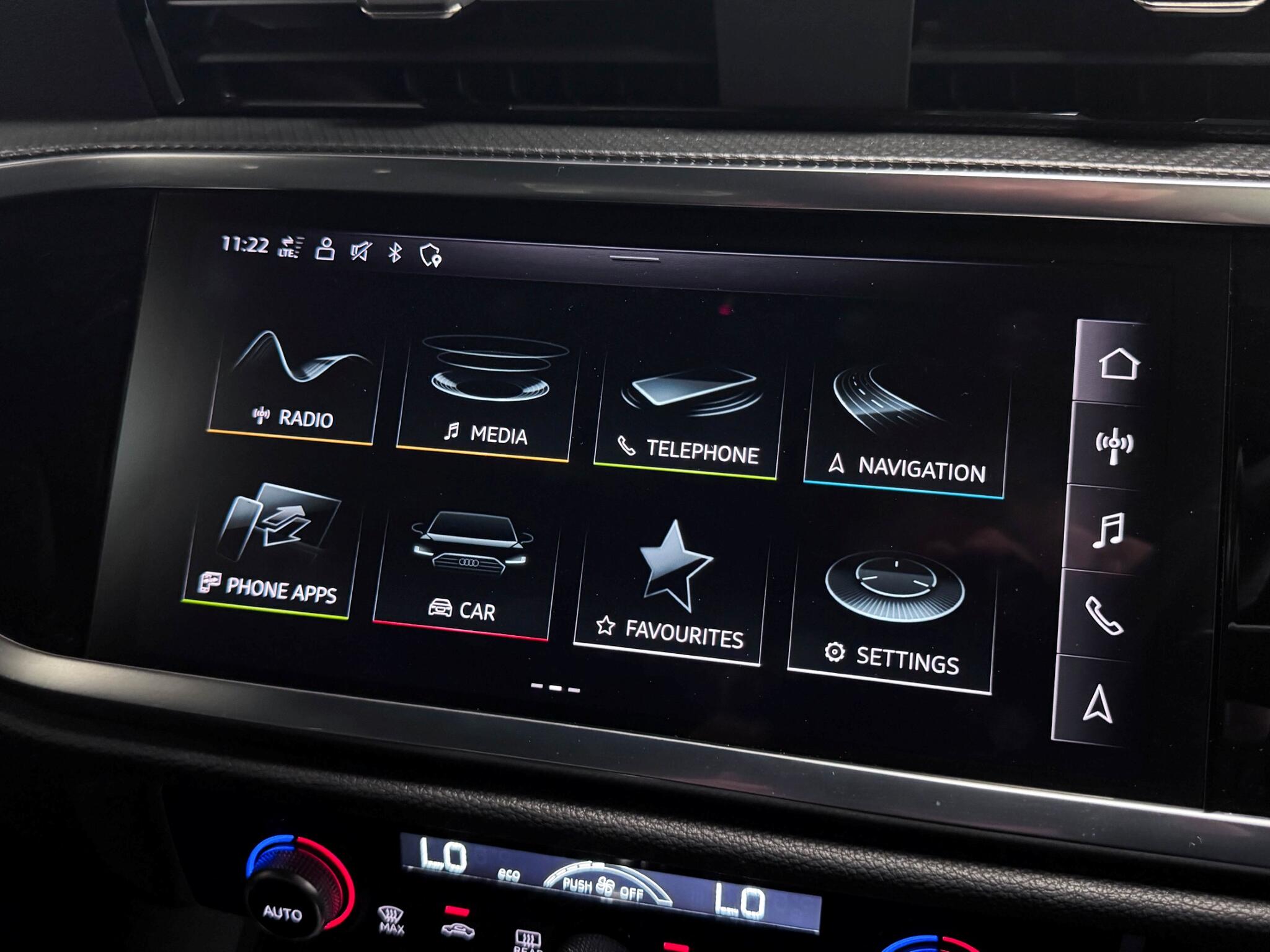 Audi Q3 view 41