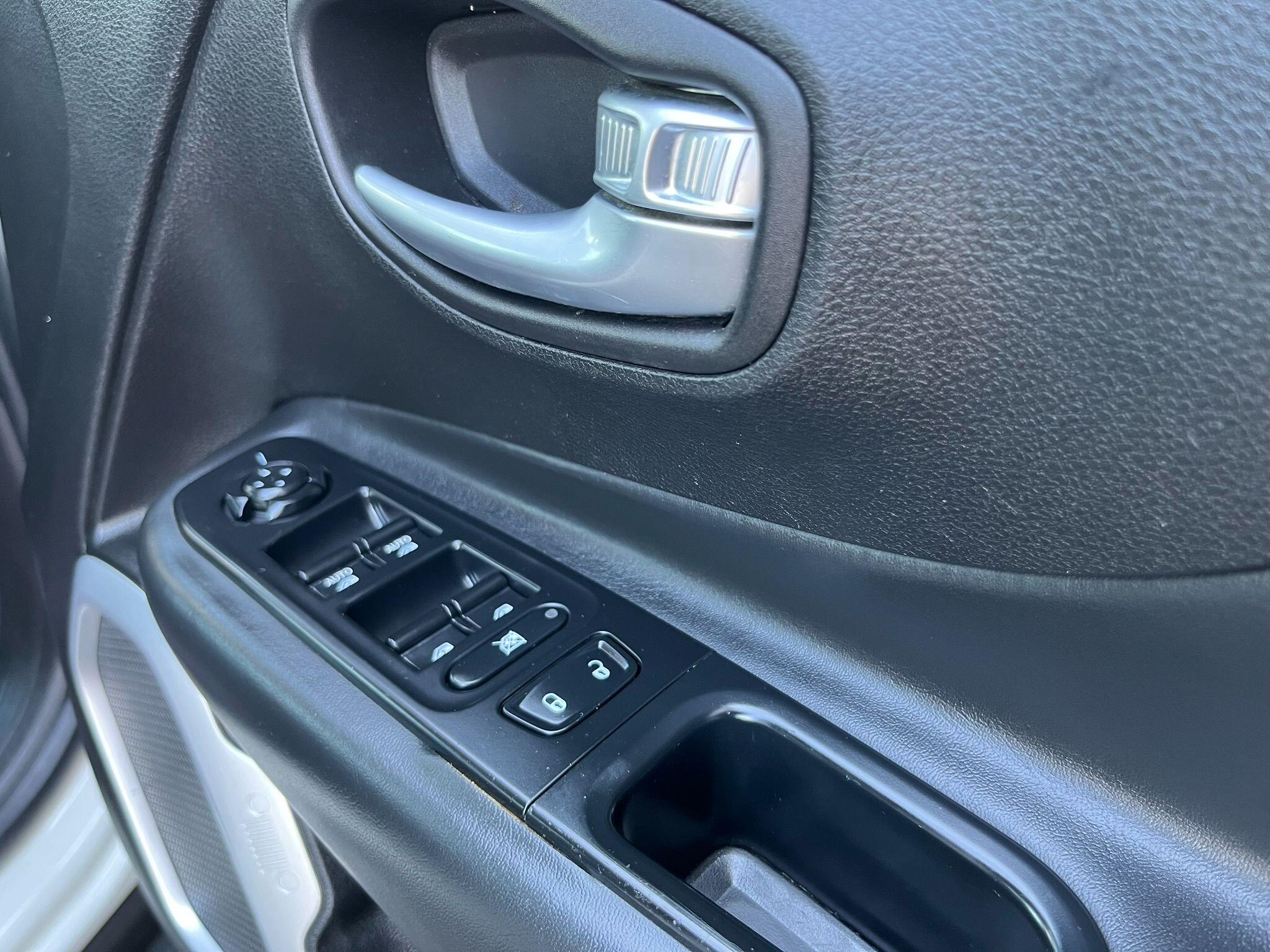Jeep Renegade view 10