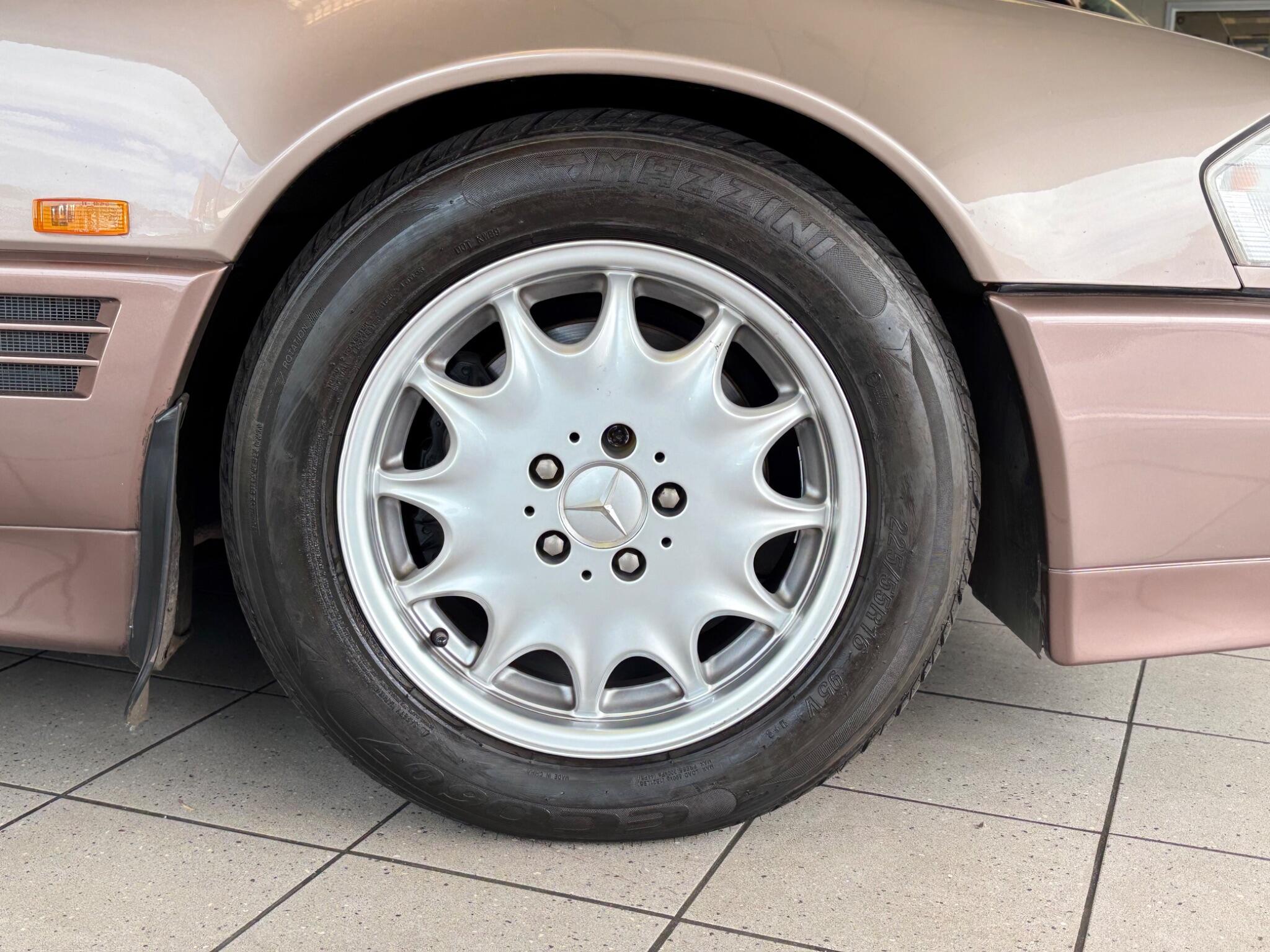 Mercedes-Benz SL view 21