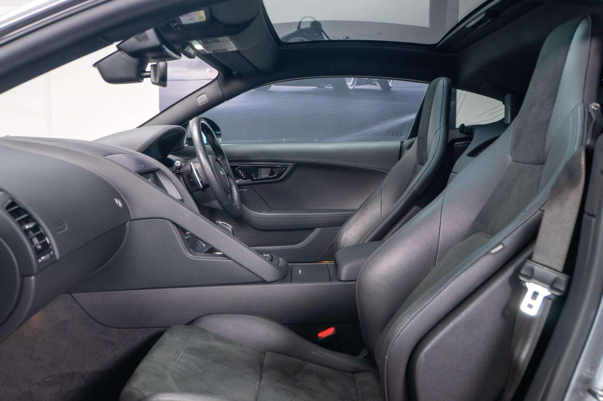 Jaguar F-Type view 35