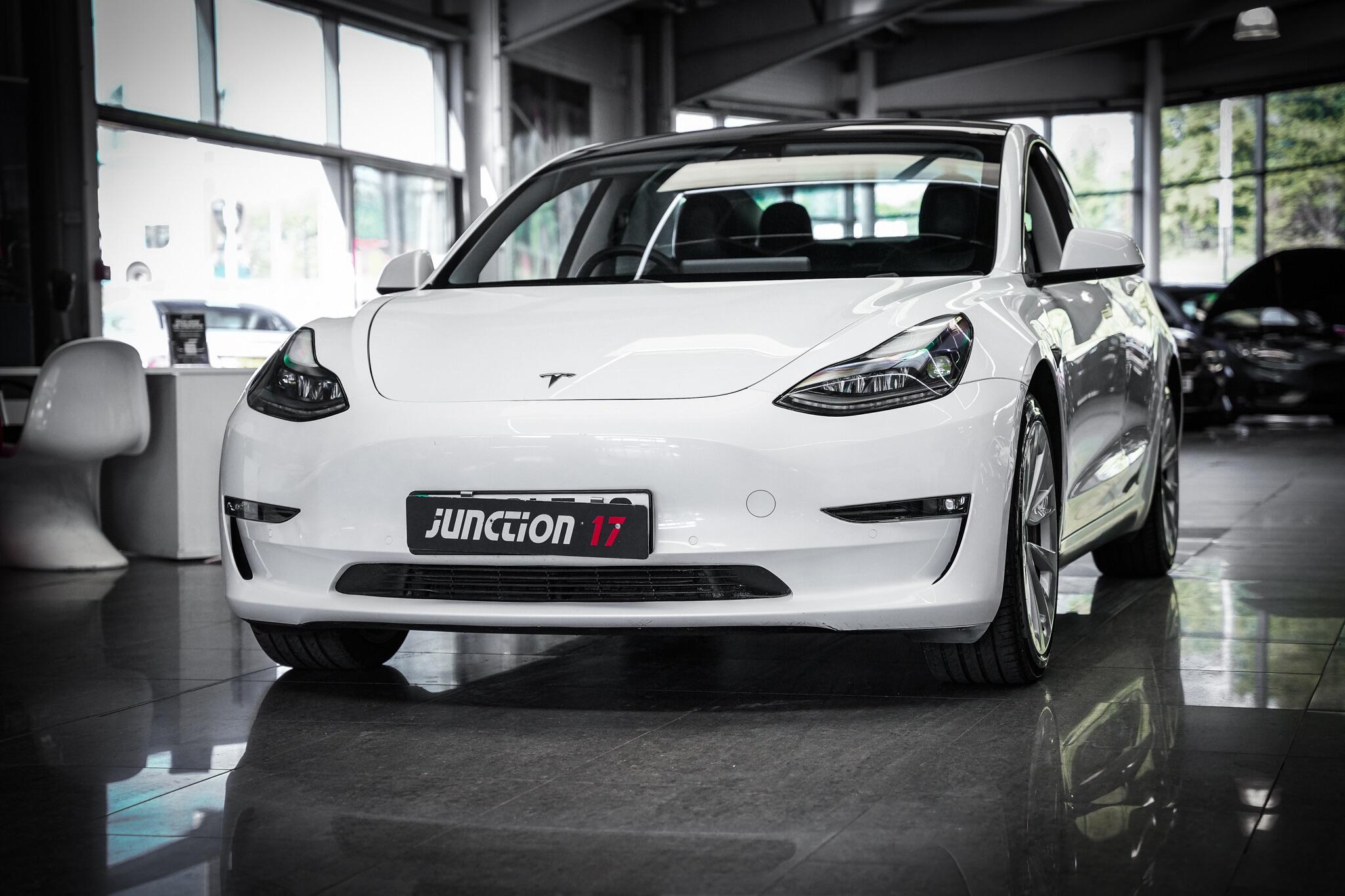 Tesla Model 3 view 14