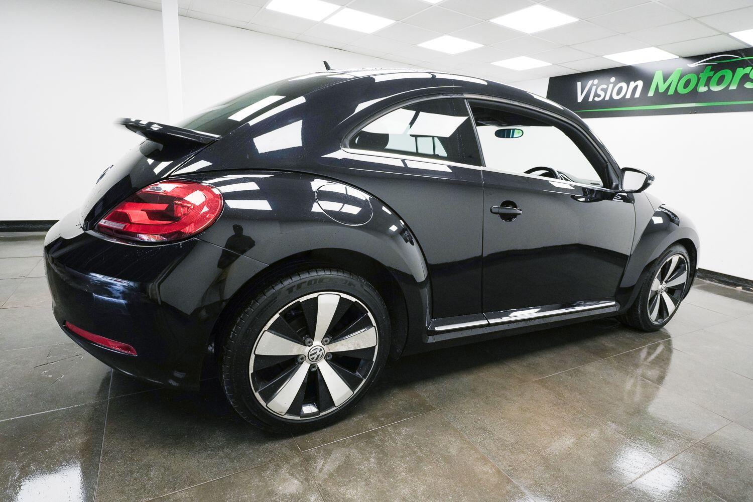 Volkswagen Beetle view 4