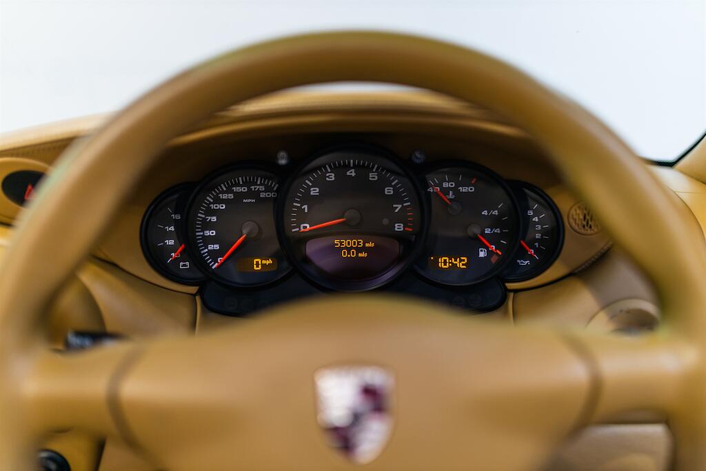 Porsche 911 view 22