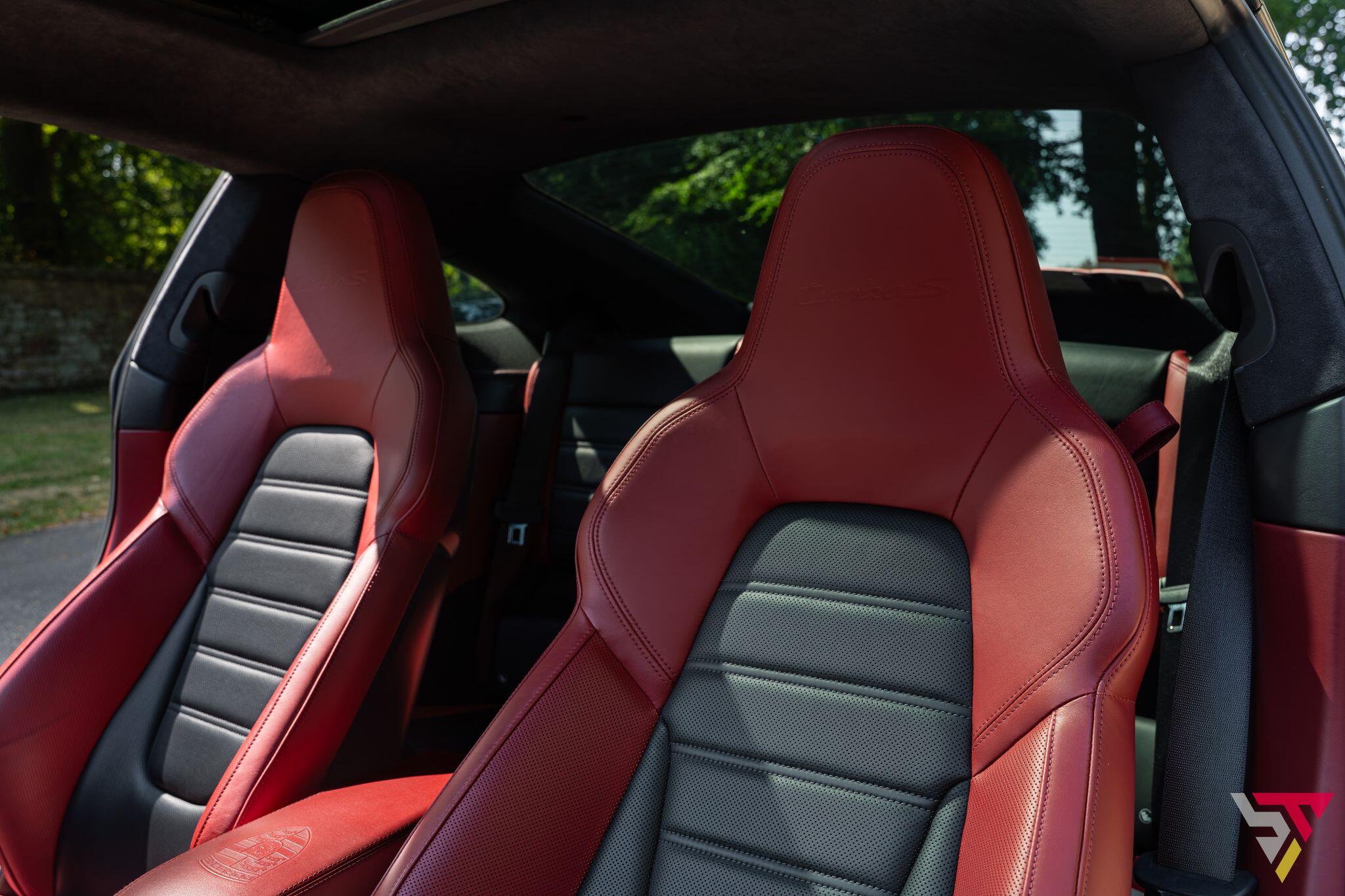 Porsche 911 view 18